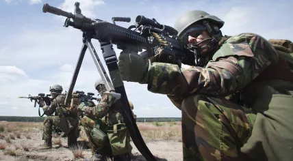 Dutch soldiers with Minimi-light machine guns