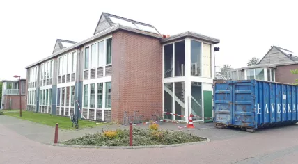 Asylum center on Amstelstraat in Winterswijk cordoned off after possible arson, 17 May 2019