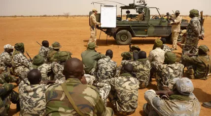 Dutch soldiers training local security forces in Iraq