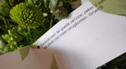 Flowers and 5 star rating sent to Den Helder police by arrestee, 12 June 2019