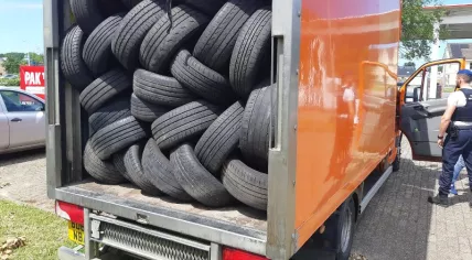 18 stowaways found in a truck full of tires at Hoek van Holland, 16 June 2019