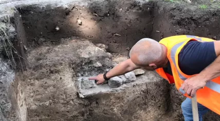 Part of Utrecht's first city wall from the 12th century found during the replacement of heat pipes, 21 August 2019