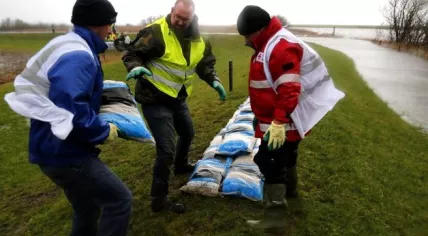 Kampereiland sandbags before a storm