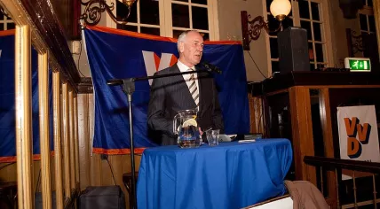 Johan Remkes speaking at a VVD event