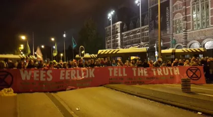 Extinction Rebellion blocking Stadhouderskade in Amsterdam, 7 Oct 2019