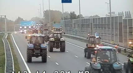 Tractors leaving Den Haag after a farmers' protest, 16 Oct 2019