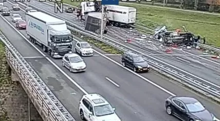 Five vehicle crash on the A73 near Nijmegen