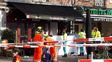 Police at the scene of a fatal shooting at La Piccola Baracca on Hugo de Grootplein in Amsterdam, 23 Oct 2019
