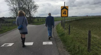 A father and daughter walking at a safe social distance in Lagedijk. 17 October 2020
