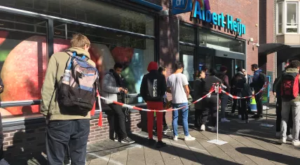 Students crowd in front of an Albert Heijn in Amsterdam Oost. 28 September 2020