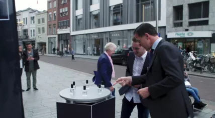 Prime Minister Mark Rutte examines the 'fragrance of ecstasy' developed by the Public Prosecution Service