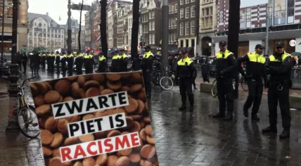 Police form a line blocking Zwarte Piet protestors in Amsterdam. Nov. 16, 2014 (tui_tues/Twitter)