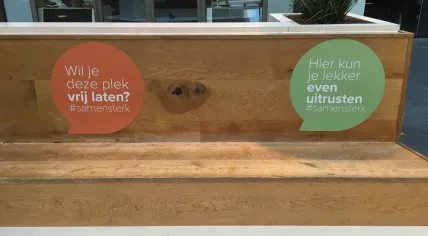 Social distance reminders placed on a bench at a shopping center in Hoofddorp, Noord-Holland. 30 Nov. 2020