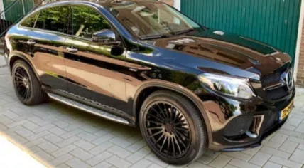 A man was stabbed on Lauernessestraat in Amsterdam while trying to sell his Mercedes, 15 October 2020