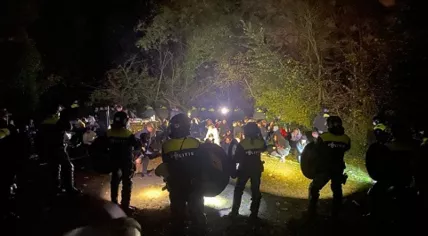 Police breaking up an illegal party in Meersen on 1 November 2020