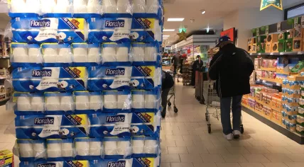 Shoppers in the Lidl supermarket in Amsterdam Oost ahead of an expected hard lockdown, 14 December 2020