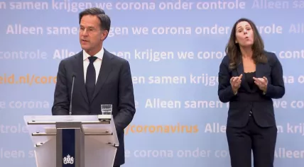Mark Rutte delivering his initial remarks before a press conference on 8 Dec. 2020