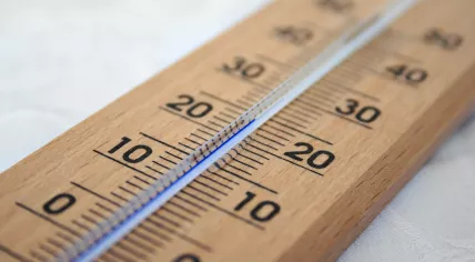 The thermometer shows the temperature rising to 20 degrees.