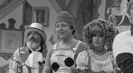 Pieke Dassen, Aart Staartjes (middle) and Jennifer Willems in Dutch children's show De film van Ome Willem in 1981