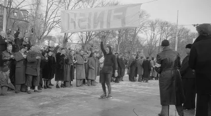 Jeen van den Berg crossing the finish line of the 1954 Elfstedentocht