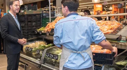 Prime Minster Mark Rutte visiting an Albert Heijn in The Hague during the Covid-19 crisis, 19 March 2020