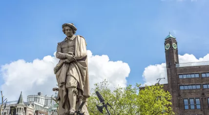 A statue of Rembrandt van Rijn in Amsterdam