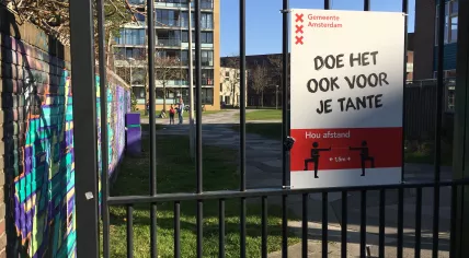 A sign promoting social distancing at an entrance to the Funenpark in Amsterdam Centrum