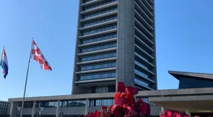 Protest against the new Noord-Brabant provincial government's lack of support for culture at the provincial house in Den Bosch, 15 May 2020