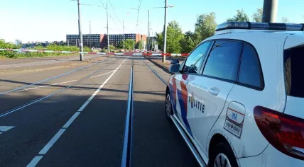Police at the scene of a shooting at the Verbindingsdam in Amsterdam's Oostelijk Havengebied, 31 May 2020