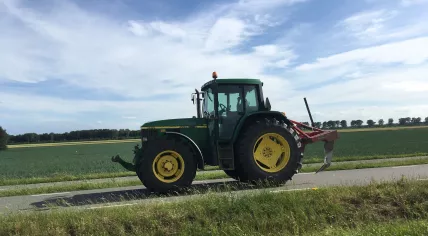 A tractor along the N307 in Dronten, Flevoland. July 3, 2020