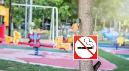 No smoking sign at a playground 