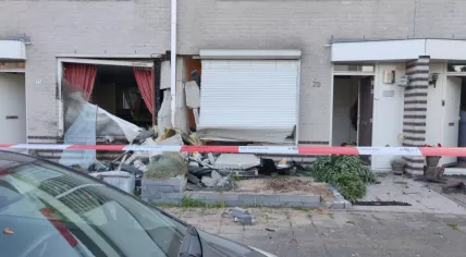 Teen crashes into two homes on Kijkduiklaan in Tilburg while fleeing the police, 7 August 2020