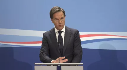 Mark Rutte answering questions from reporters. 28 August 2020