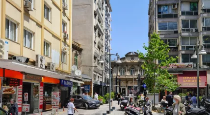 Woman wearing a face mask in Thessaloniki, Greece