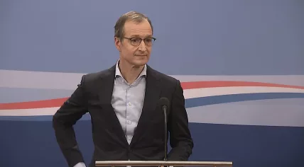 Eric Wiebes announces his resignation from the Cabinet amid the childcare subsidy scandal. 15 January 2021