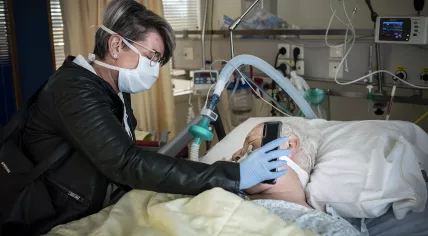 Zilveren Camera 2020 winner. Piet Frannsen lies in the ICU due to the coronavirus. 