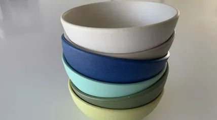 Bowls made of melamine and bamboo