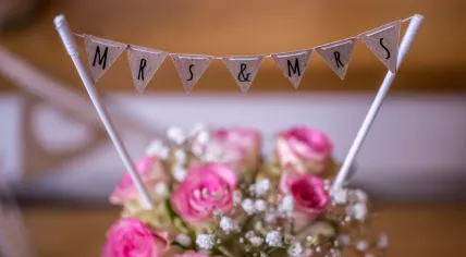 Mrs & Mrs wedding cake