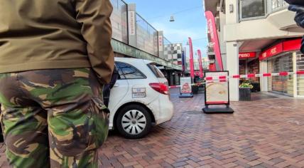 A hand grenade was found attached to a store's shutter on Bijlmerplein in Amsterdam, 22 March 2021