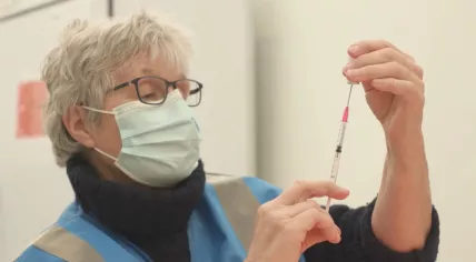 A GGD healthcare worker prepares an injection with the Pfizer/BioNTech Covid-19 vaccine, Comirnaty. 18 March 2021