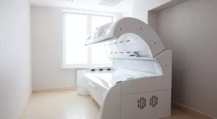 An empty tanning bed.
