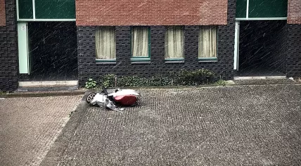A gust of wind knocked over a scooter in Amsterdam moments before hail and snowflakes began to fall. 5 April 2020