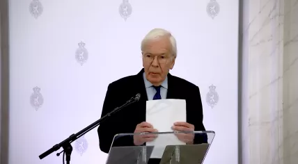 Herman Tjeenk Willink at a press conference presenting his final report on Cabinet formation talks. 30 April 2021