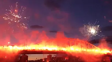 A Vitesse fan rally on John Frostbrug in Arnhem. 14 April 2021