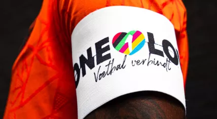Georginio Wijnaldum wearing the #onelove captain's armband