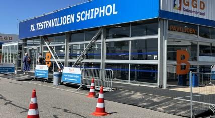 Two people enter the Schiphol Covid-19 vaccination center run by GGD Kennemerland in Badhoevedorp. 1 June 2021