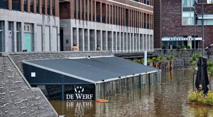 Water sweeps through Maasboulevard in Venlo, Limburg. 16 July 2021