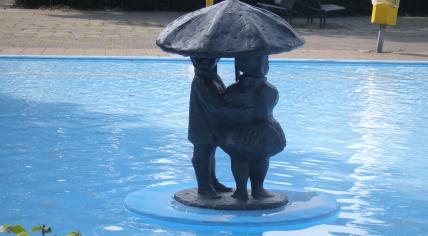 "Underneath Mother’s Umbrella," a statue from 1966 by Theo van de Vathorst at Den Hommel swimming pool in Utrecht