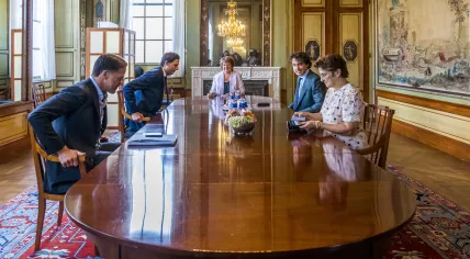 (Left to right) Mark Rutte (VVD), Wopke Hoekstra (CDA), informateur Mariette Hamer, Jesse Klaver (GroenLinks), and Lilianne Ploumen (PvdA) at a cabinet formation talk, 31 August 2021