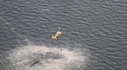 A search-and-rescue team helping a woman found floating over 10km off the Scheveningen coast. 8 Sept. 2021